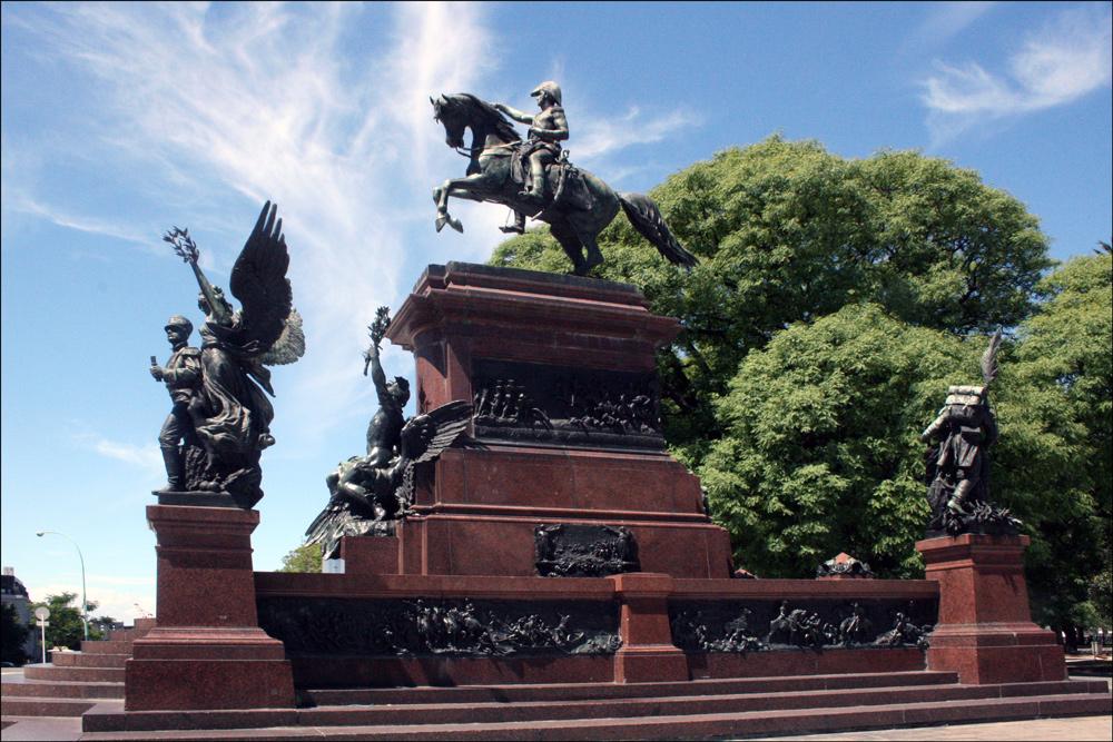 MonumentodelLibertadorJosedeSanMartin-1.jpg