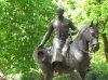 estatua hermanos alvarez quintero.jpg